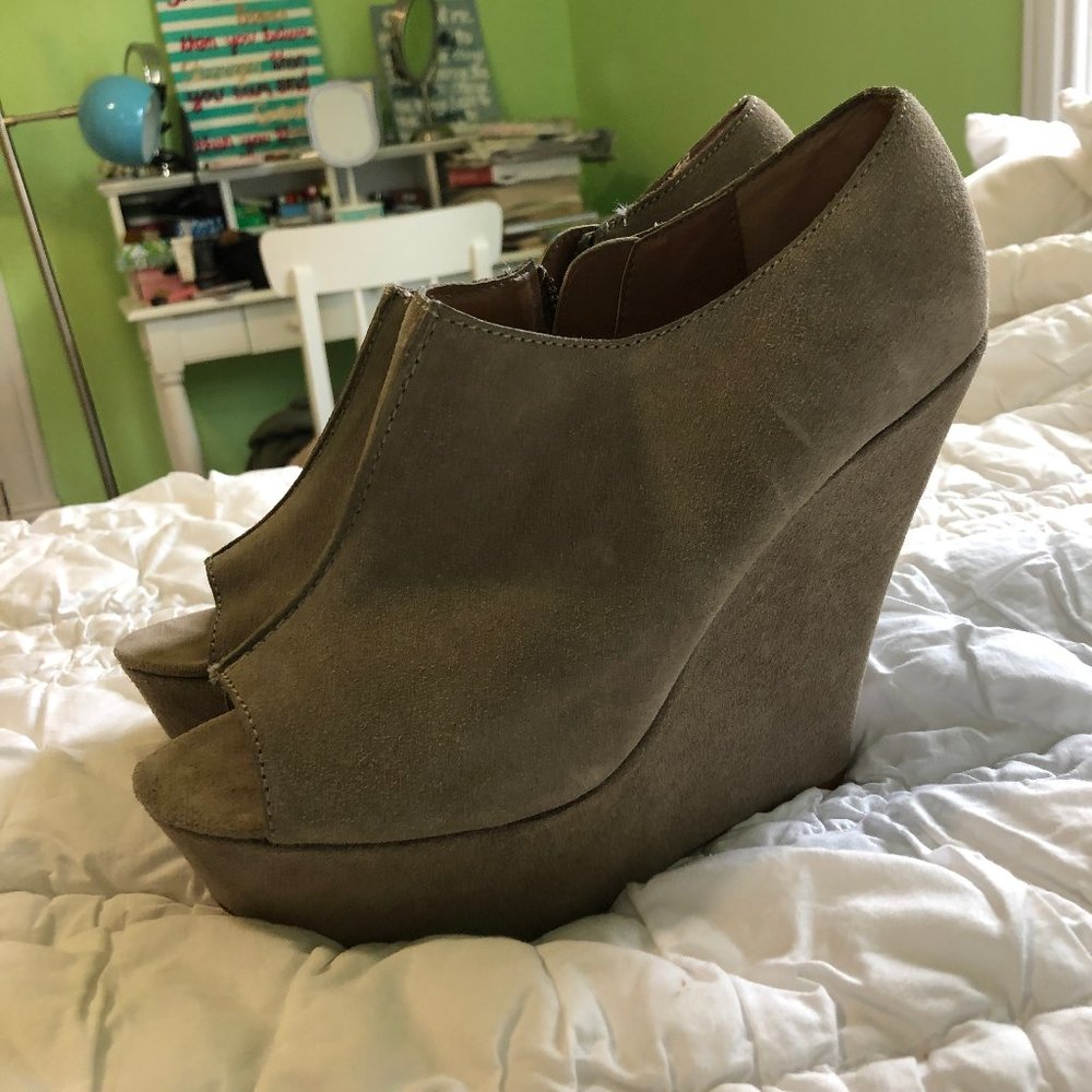 Steve Madden Grey Suede Platform Block Heels S 9.5 - image 2